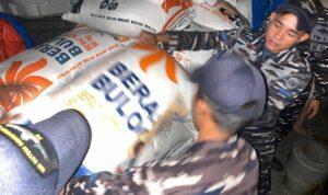 Kodaeral I Kawal Penyaluran Bantuan Presiden RI Lewat Jalur Laut ke Aceh