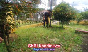 Camat Jampangkulon Ajak Pegawai Gelar Jumat Bersih di Taman Umum