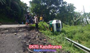 Angkot Terbalik Tanpa Penumpang, Kecelakaan Tunggal di Tanjakan Baeud