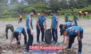 Lanal Bengkulu Berpartisipasi Dalam Karya Bakti Pembersihan Pantai Panjang Kota Bengkulu