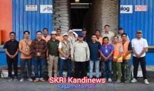 Di Tengah Sidak Gudang Bulog di Magelang, Prabowo Sapa dan Foto Bareng Pegawai