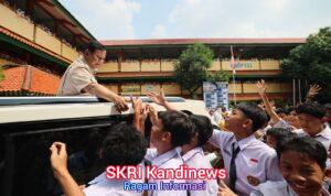 Prabowo Disambut Sorak Gembira Para Siswa, Tinjau MBG di SMPN 111 Jakarta Barat